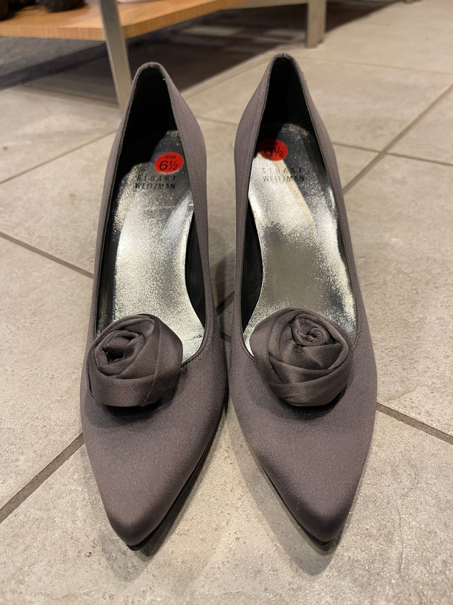 Stuart Weitzman Gray Floral Applique Satin Heels Size 6.5