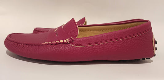 Tod's Gommino Leather Loafers in a Fuchsia / Pink Color Size 8.5 Pre-Owned