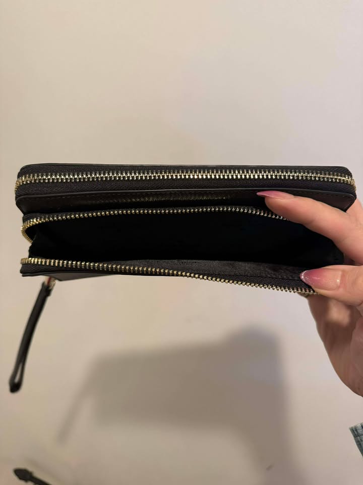 Kate Spade New York Staci Large Carryall Wristlet Wallet in Saffiano Leather